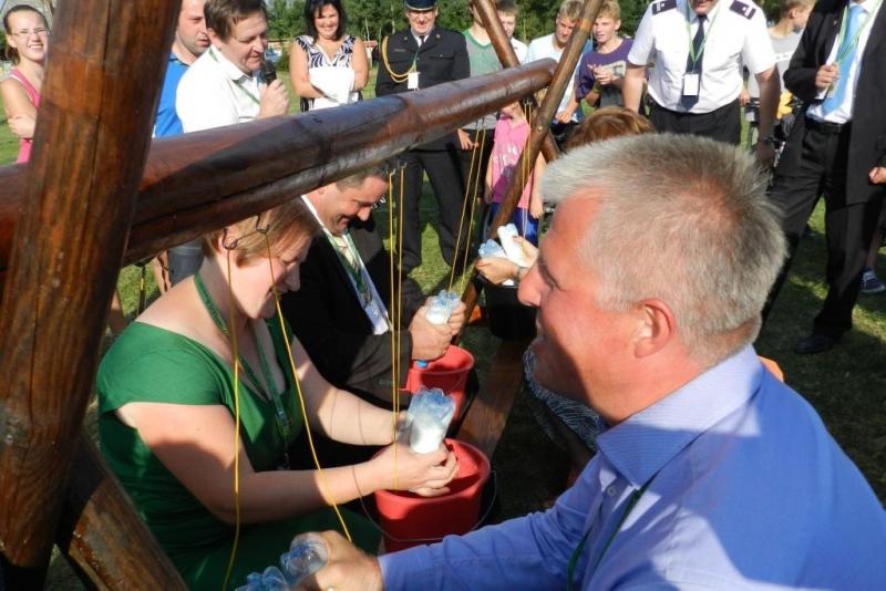 Dojenie Krowy Dojenie Krowy