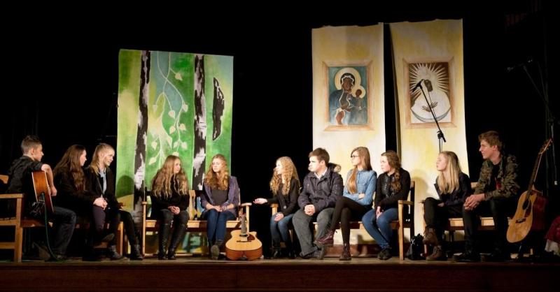 Gimnazjum Pęgów Przedstawia Gimnazjum Pęgów Przedstawia